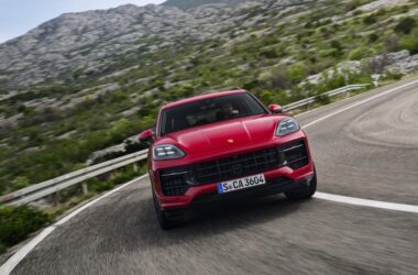 全新Cayenne GTS Coupé以強大的動力系統、精確的調校和獨特的設計維繫傳統之外，仍更適用於日常駕駛。(圖片提供：Porsche Taiwan)